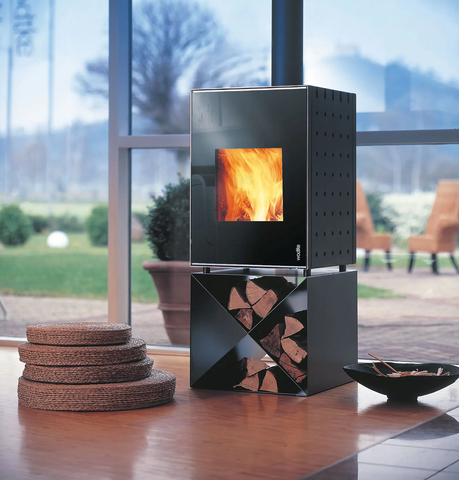 Kamin mit Scheitholz