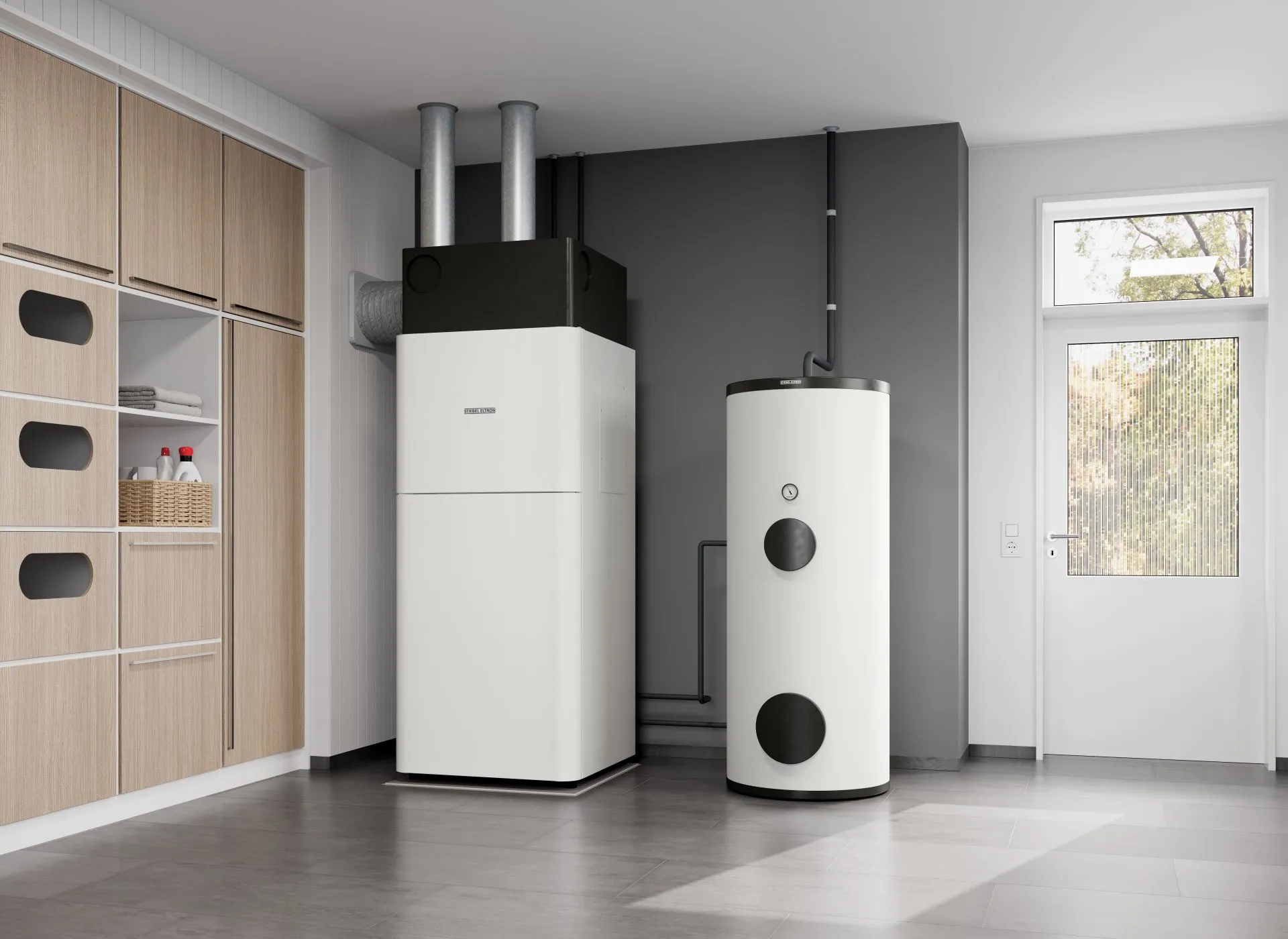 Ein Lüftungs-Integral-System von Stiebel Eltron in einem Technikraum neben einer Tuer.