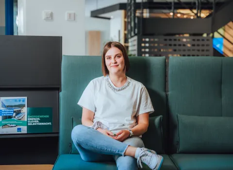 Badplanerin der Fa. Gottfried Braun in der Bad-Ausstellung in Baiersbronn. 