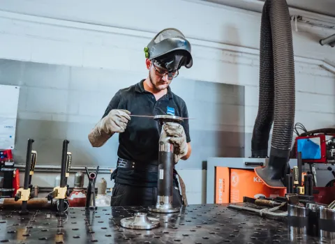 Mitarbeiter der Gottfried Braun GmbH in Baiersbronn bei der Arbeit